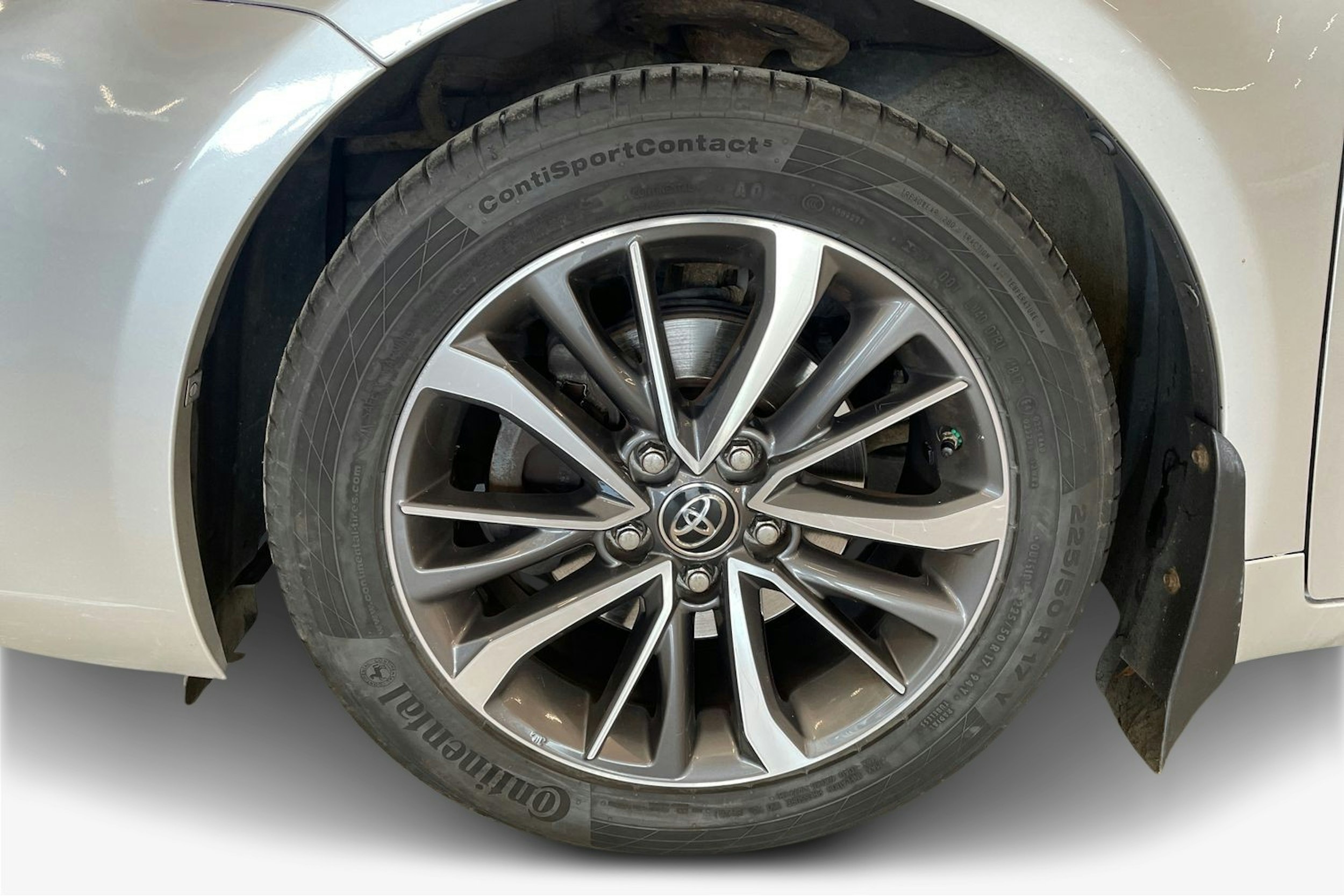 hopea Toyota Avensis 2015 kuva 11.