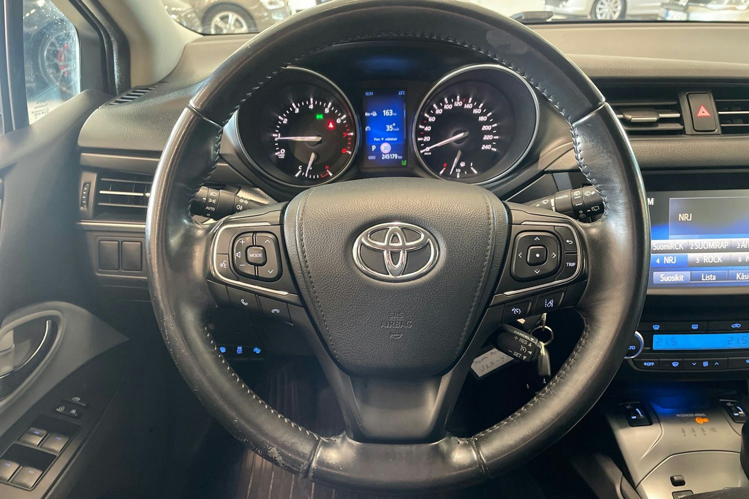 hopea Toyota Avensis 2015 kuva 15.