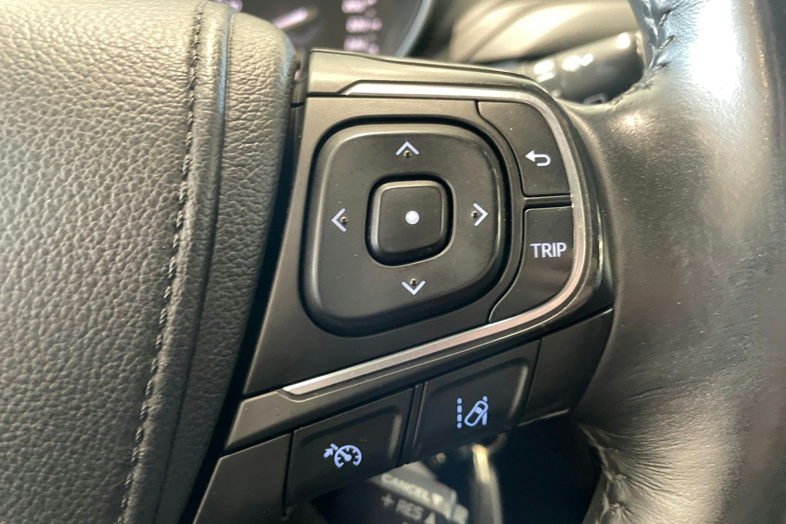 hopea Toyota Avensis 2015 kuva 16.