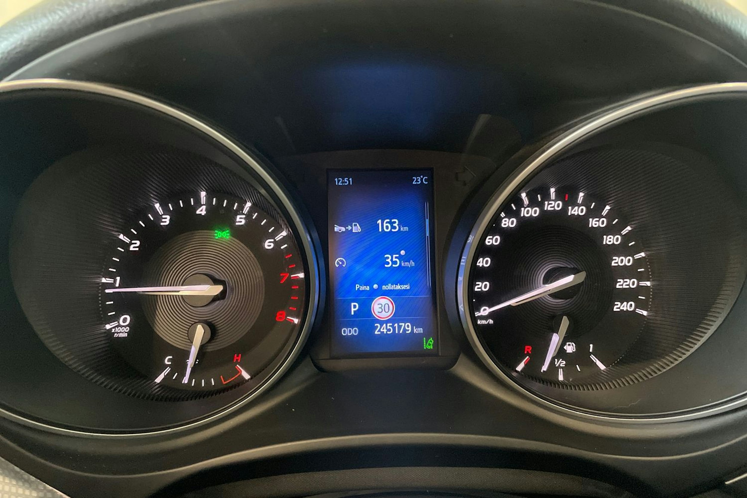 hopea Toyota Avensis 2015 kuva 19.