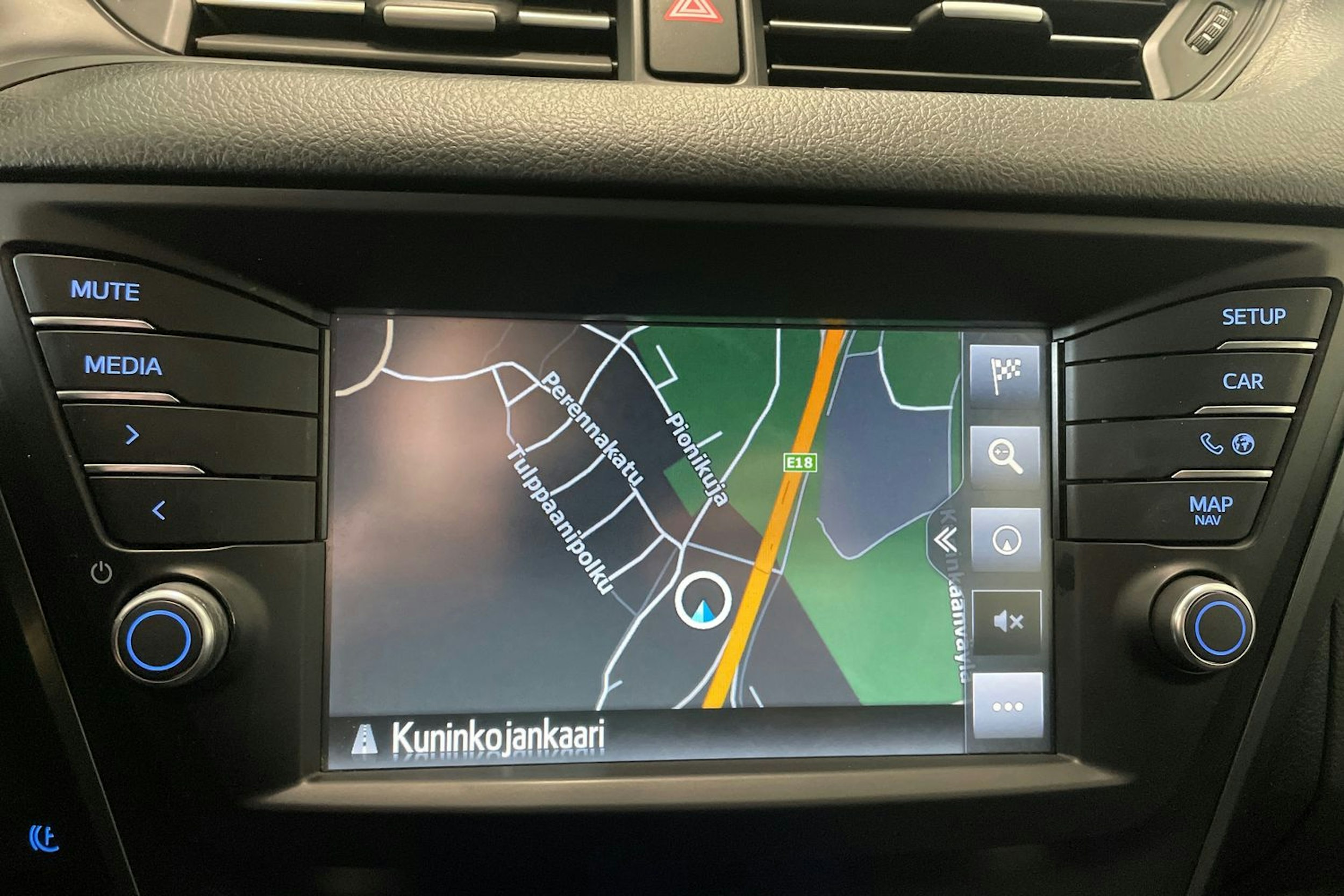 hopea Toyota Avensis 2015 kuva 23.