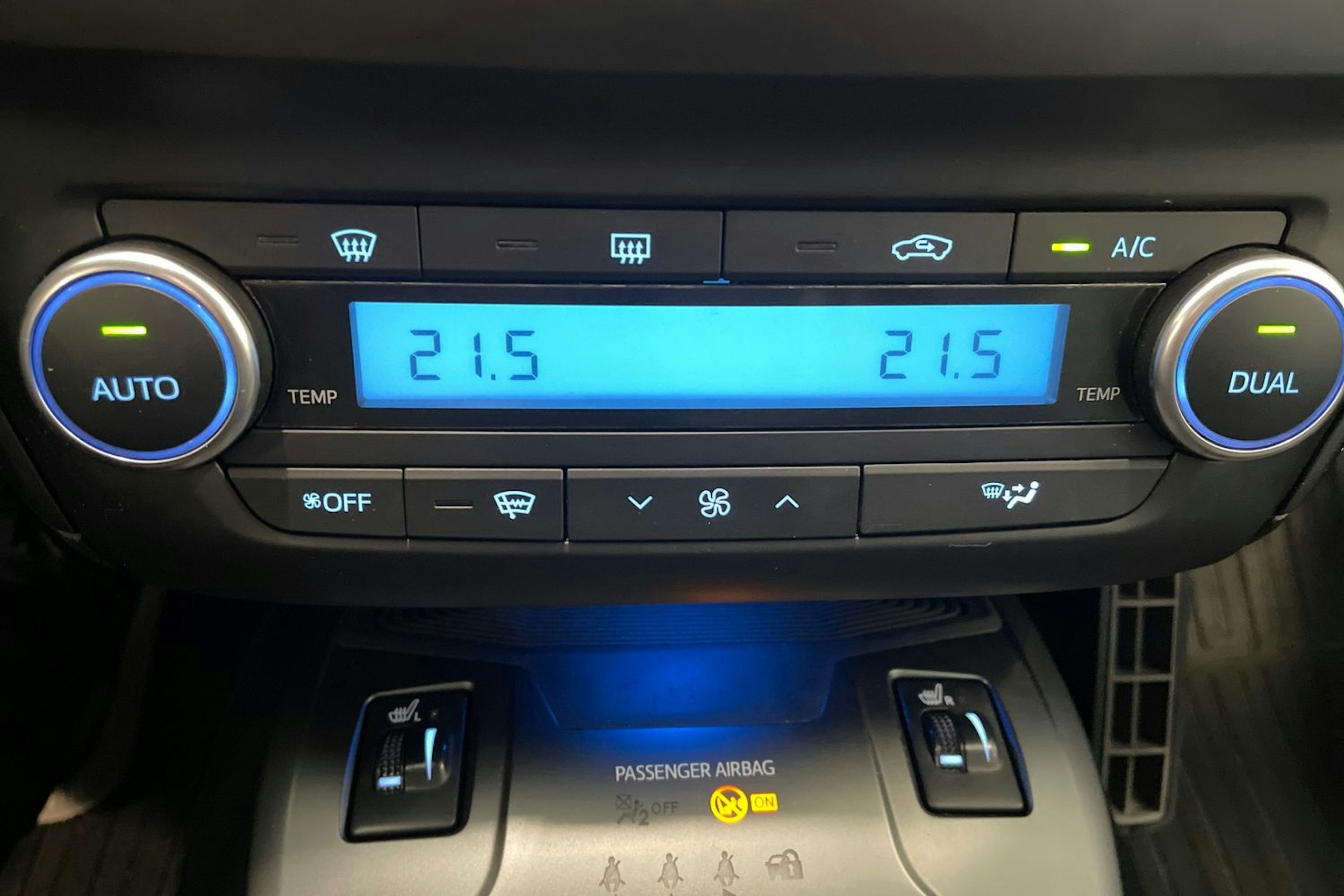 hopea Toyota Avensis 2015 kuva 28.