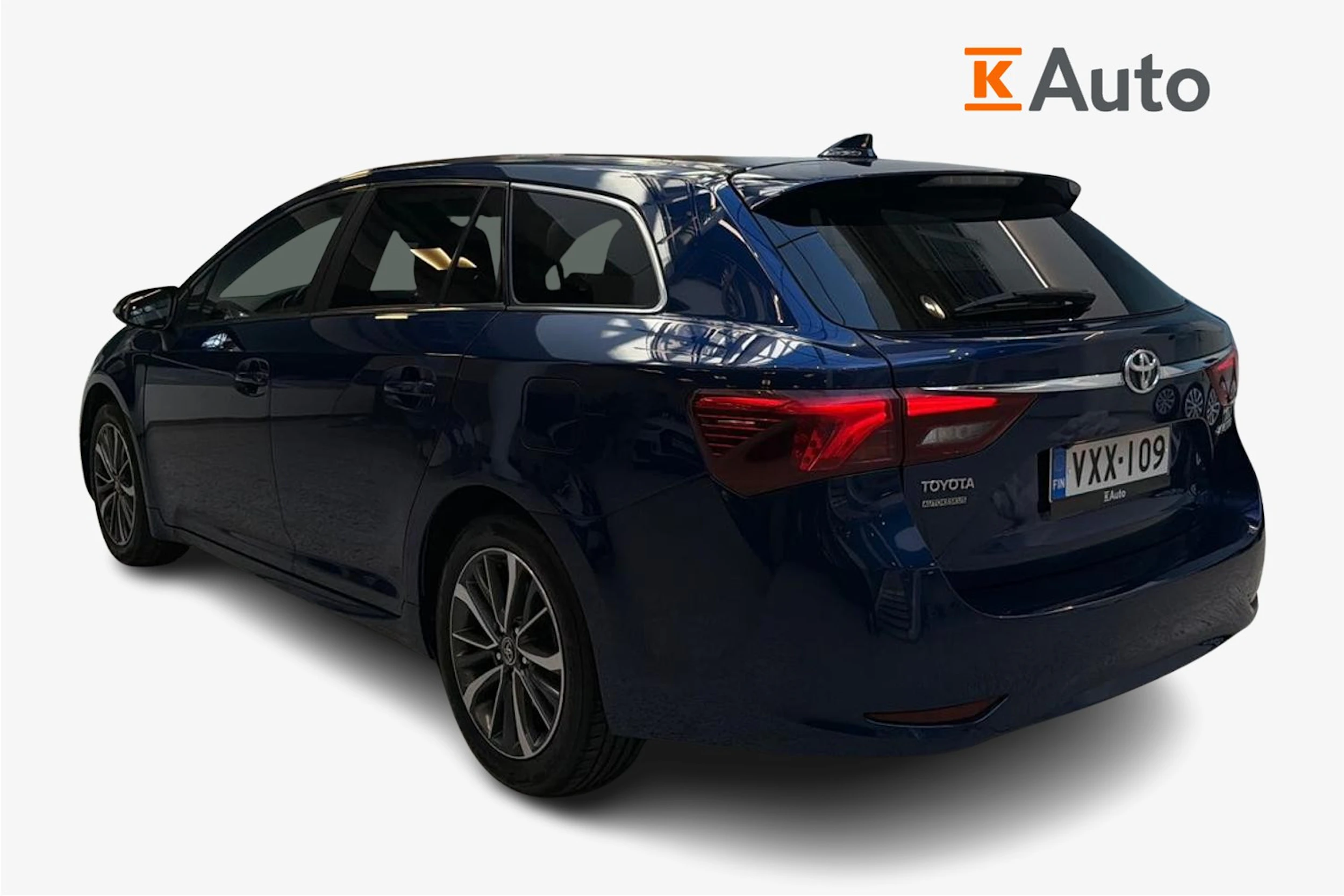 sininen Toyota Avensis 2015 kuva 2.