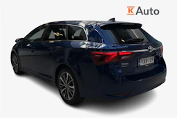 sininen Toyota Avensis 2015 kuva 2.