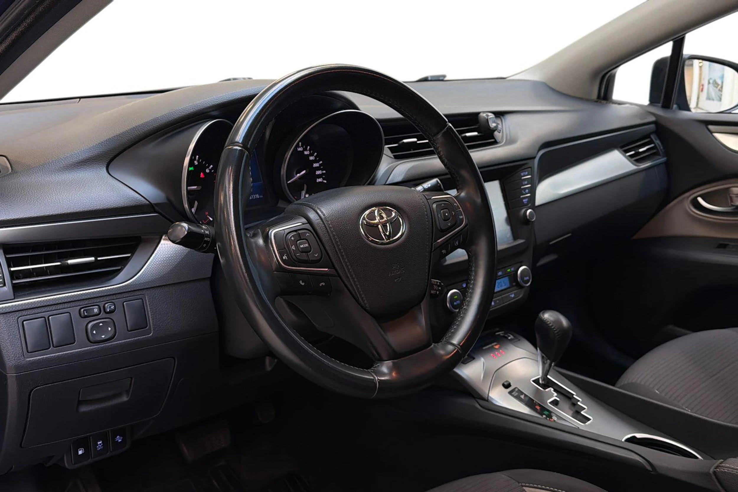 sininen Toyota Avensis 2015 kuva 6.