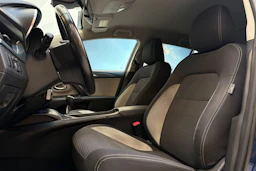 sininen Toyota Avensis 2015 kuva 11.