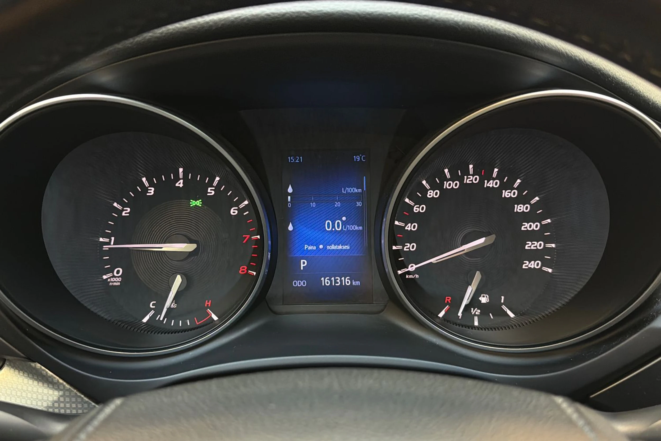 sininen Toyota Avensis 2015 kuva 12.