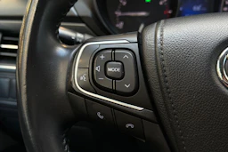 sininen Toyota Avensis 2015 kuva 13.