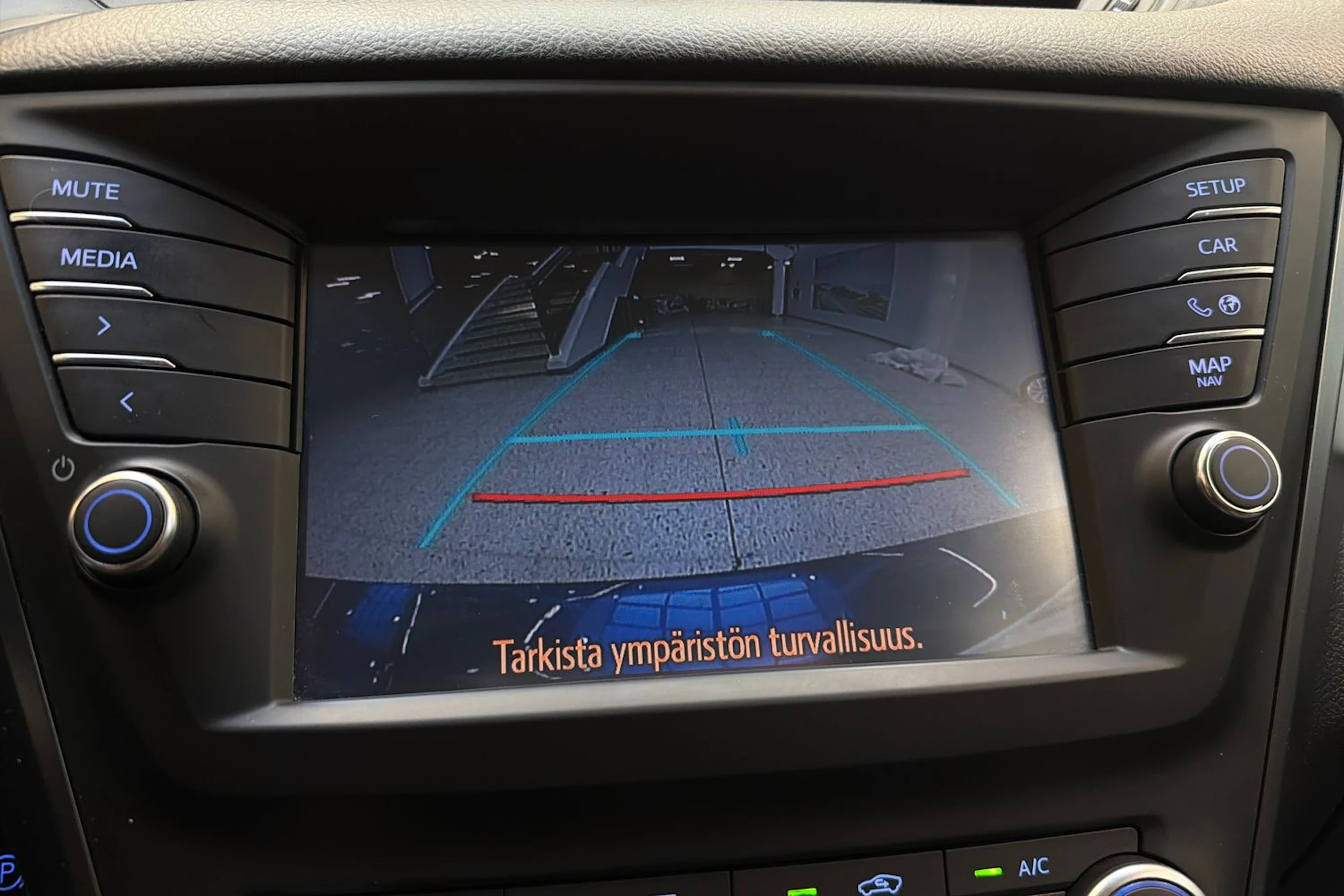 sininen Toyota Avensis 2015 kuva 19.