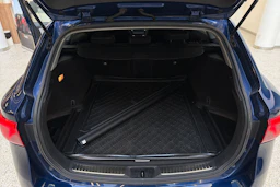 sininen Toyota Avensis 2015 kuva 22.