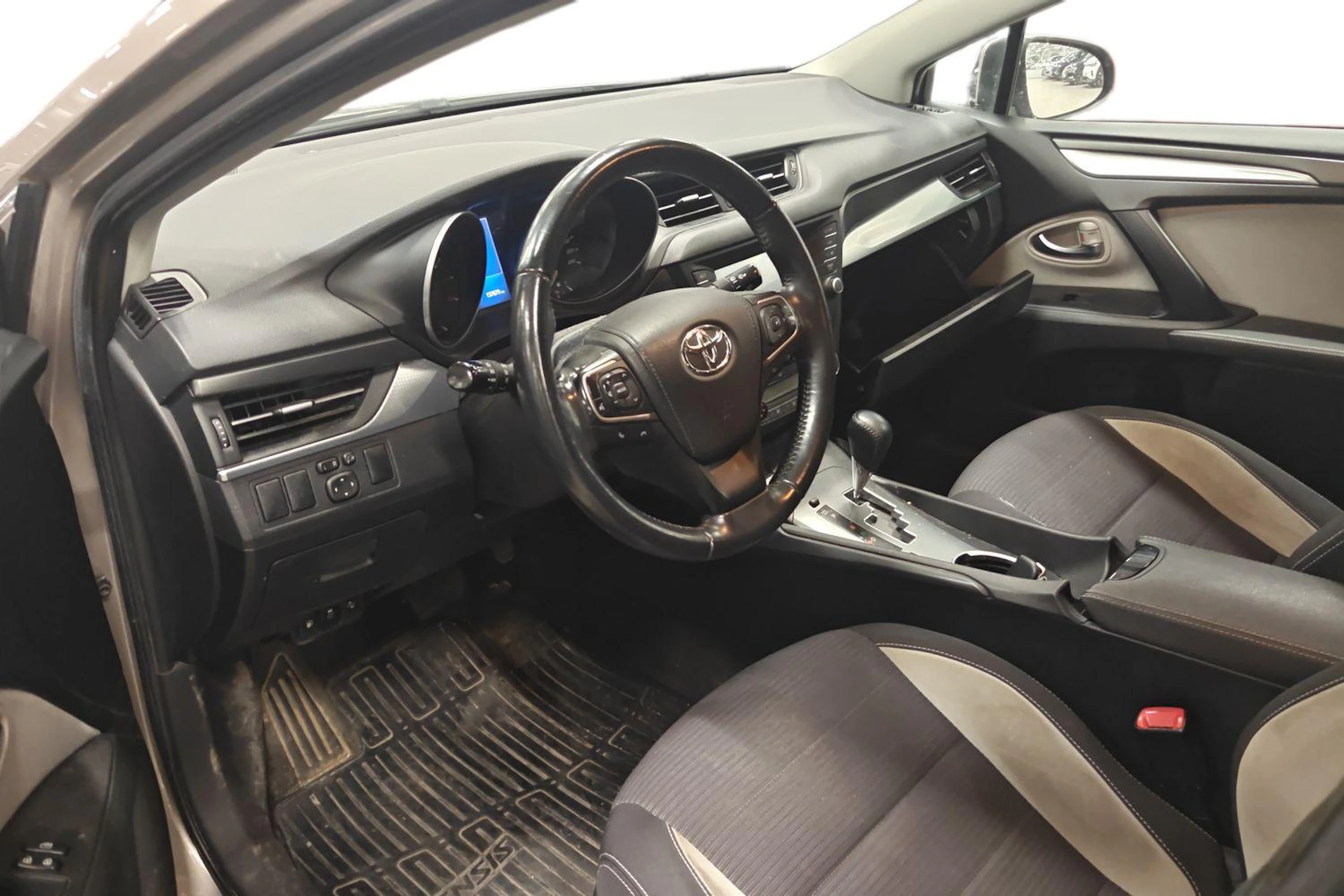 ruskea (beige) Toyota Avensis 2015 kuva 3.