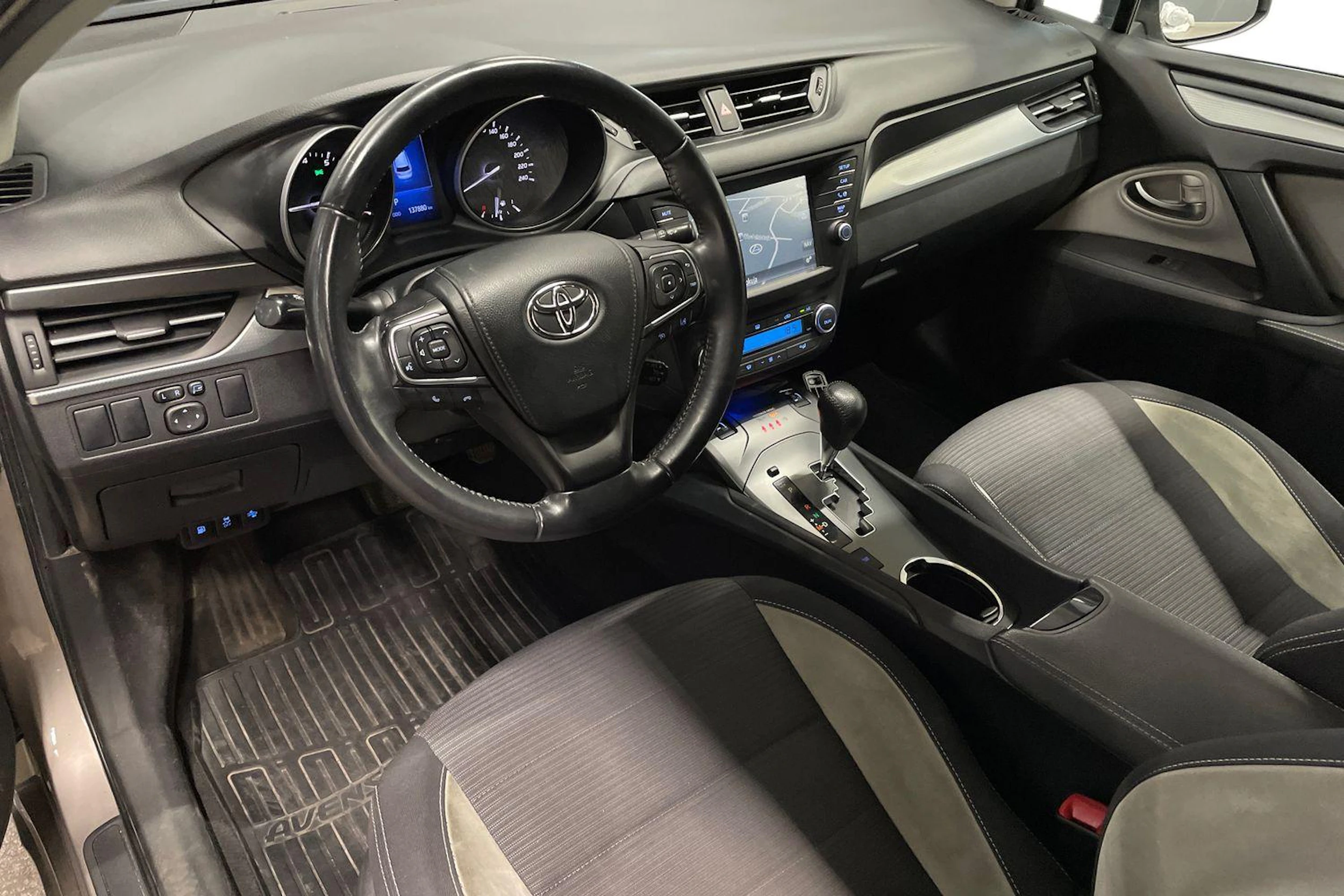 ruskea (beige) Toyota Avensis 2016 kuva 6.