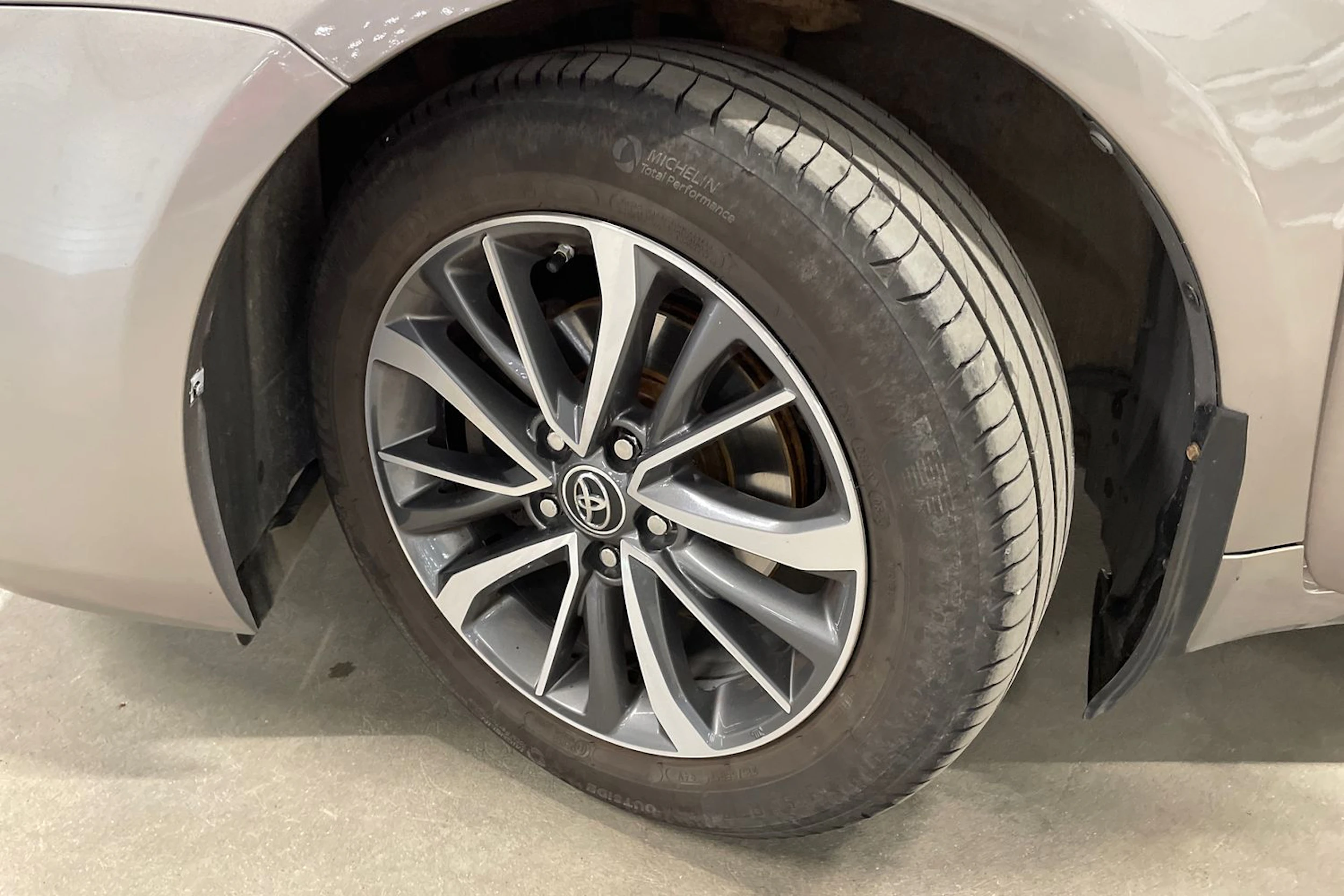 ruskea (beige) Toyota Avensis 2016 kuva 10.