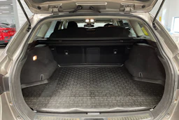 ruskea (beige) Toyota Avensis 2016 kuva 12.