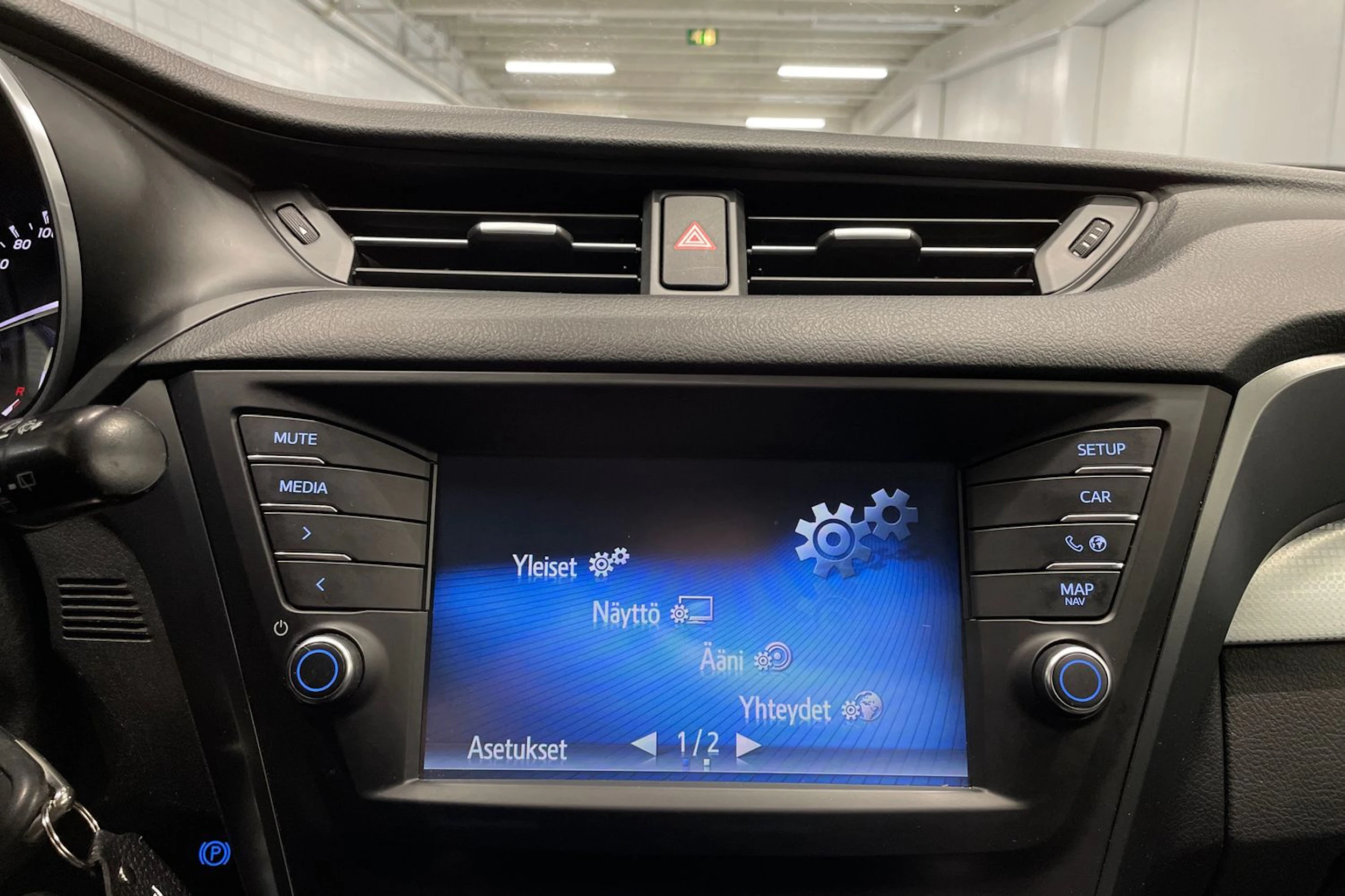 ruskea (beige) Toyota Avensis 2016 kuva 15.
