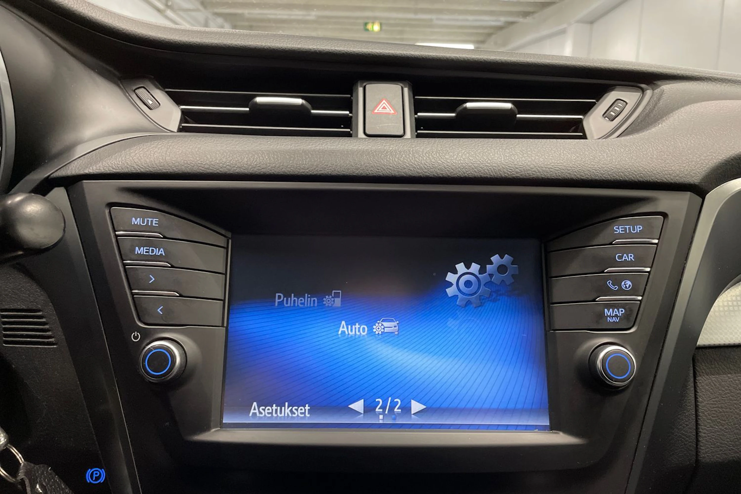 ruskea (beige) Toyota Avensis 2016 kuva 16.