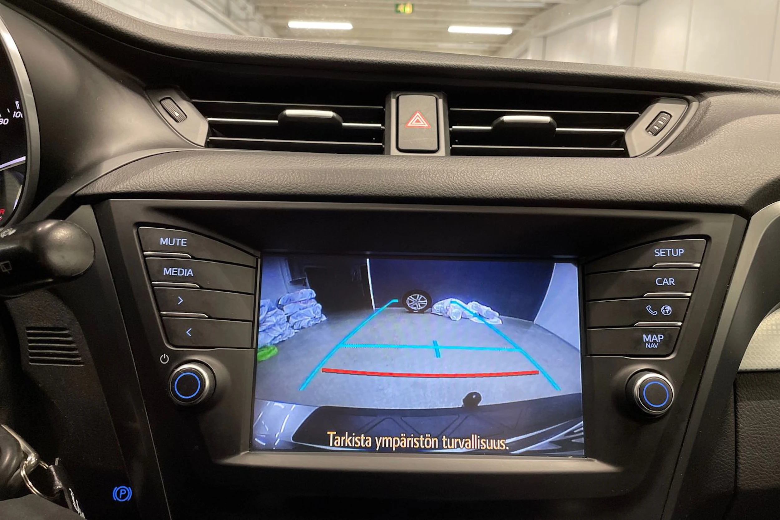 ruskea (beige) Toyota Avensis 2016 kuva 17.