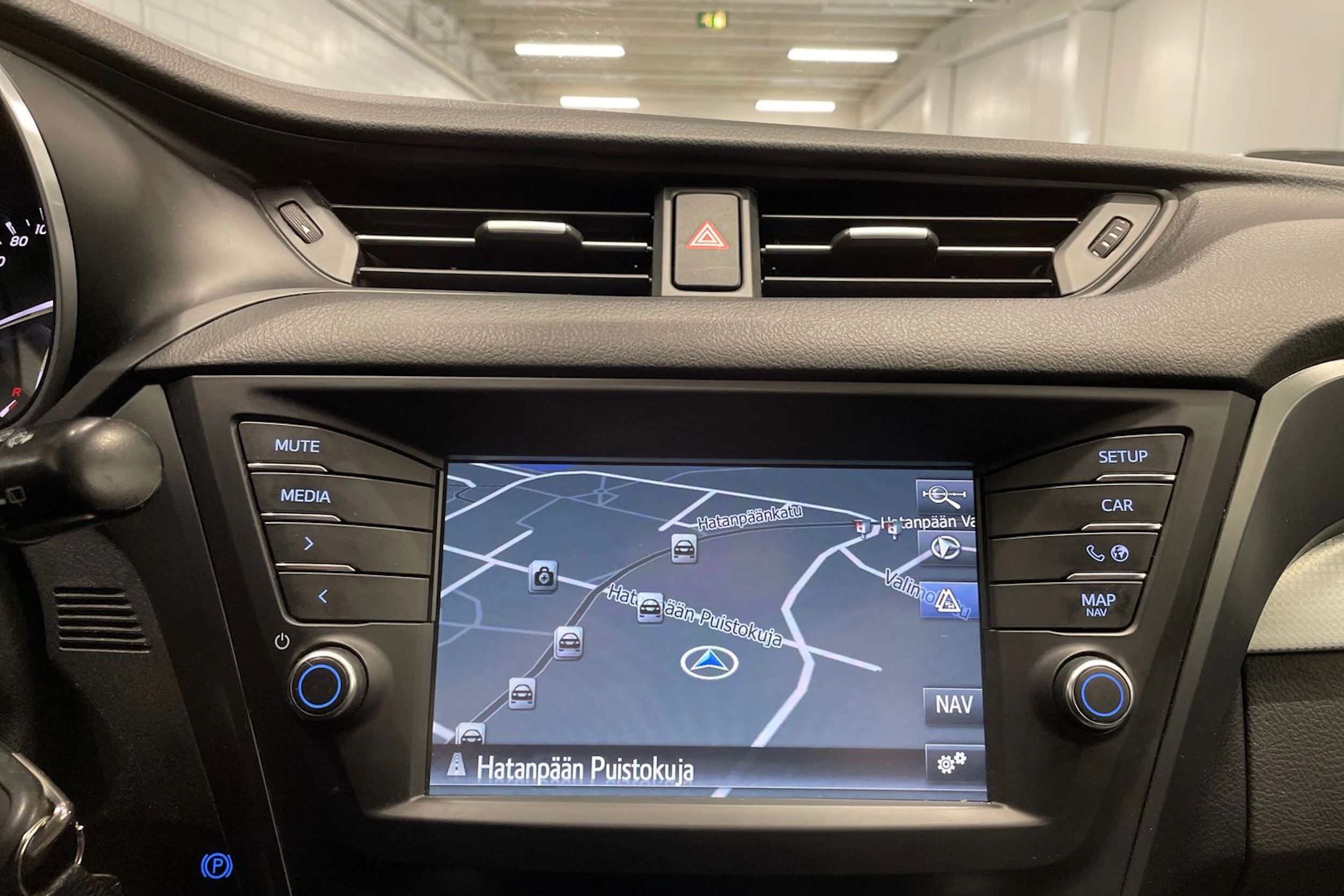 ruskea (beige) Toyota Avensis 2016 kuva 18.