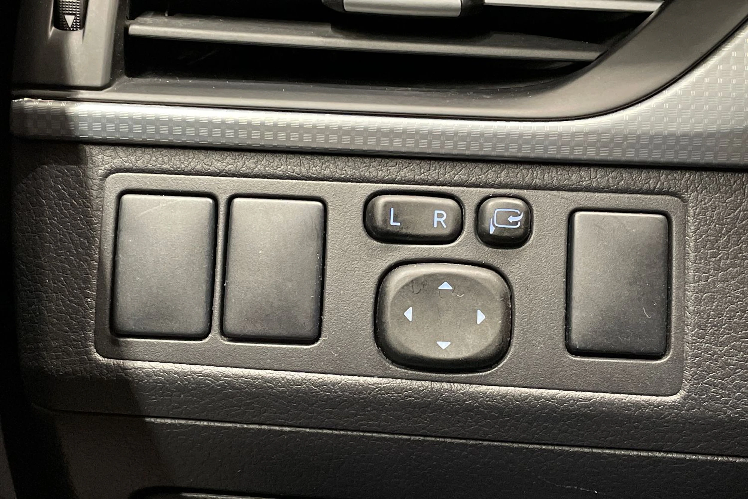 ruskea (beige) Toyota Avensis 2016 kuva 19.
