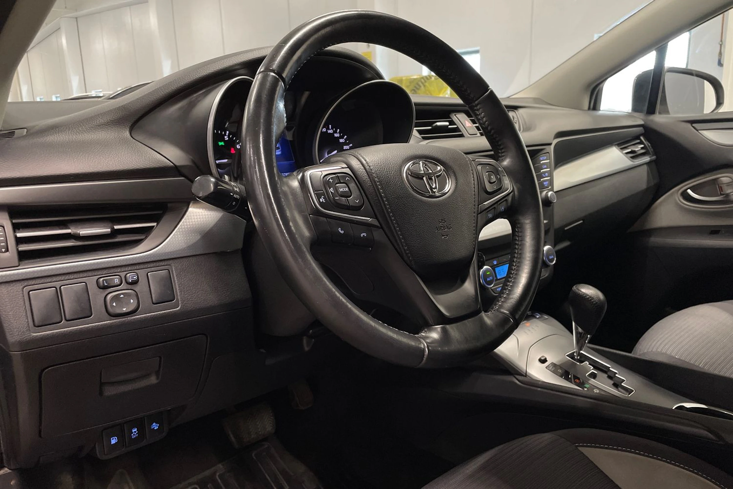 ruskea (beige) Toyota Avensis 2016 kuva 24.
