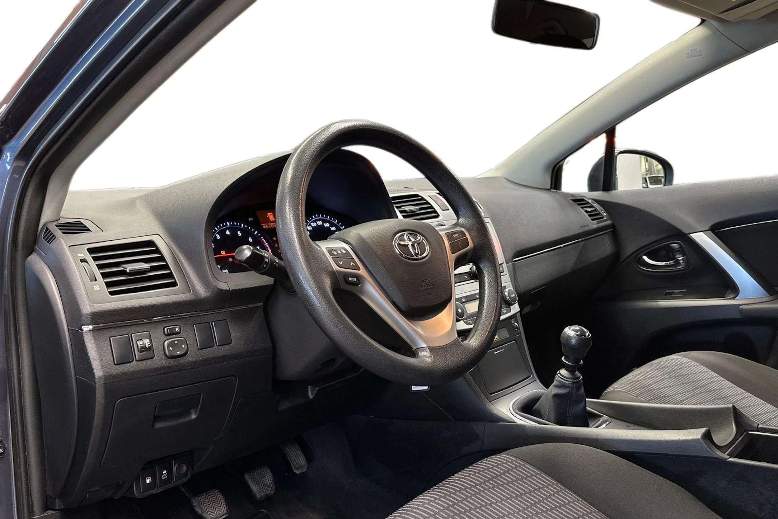 sininen Toyota Avensis 2015 kuva 6.