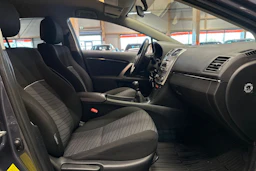 sininen Toyota Avensis 2015 kuva 11.