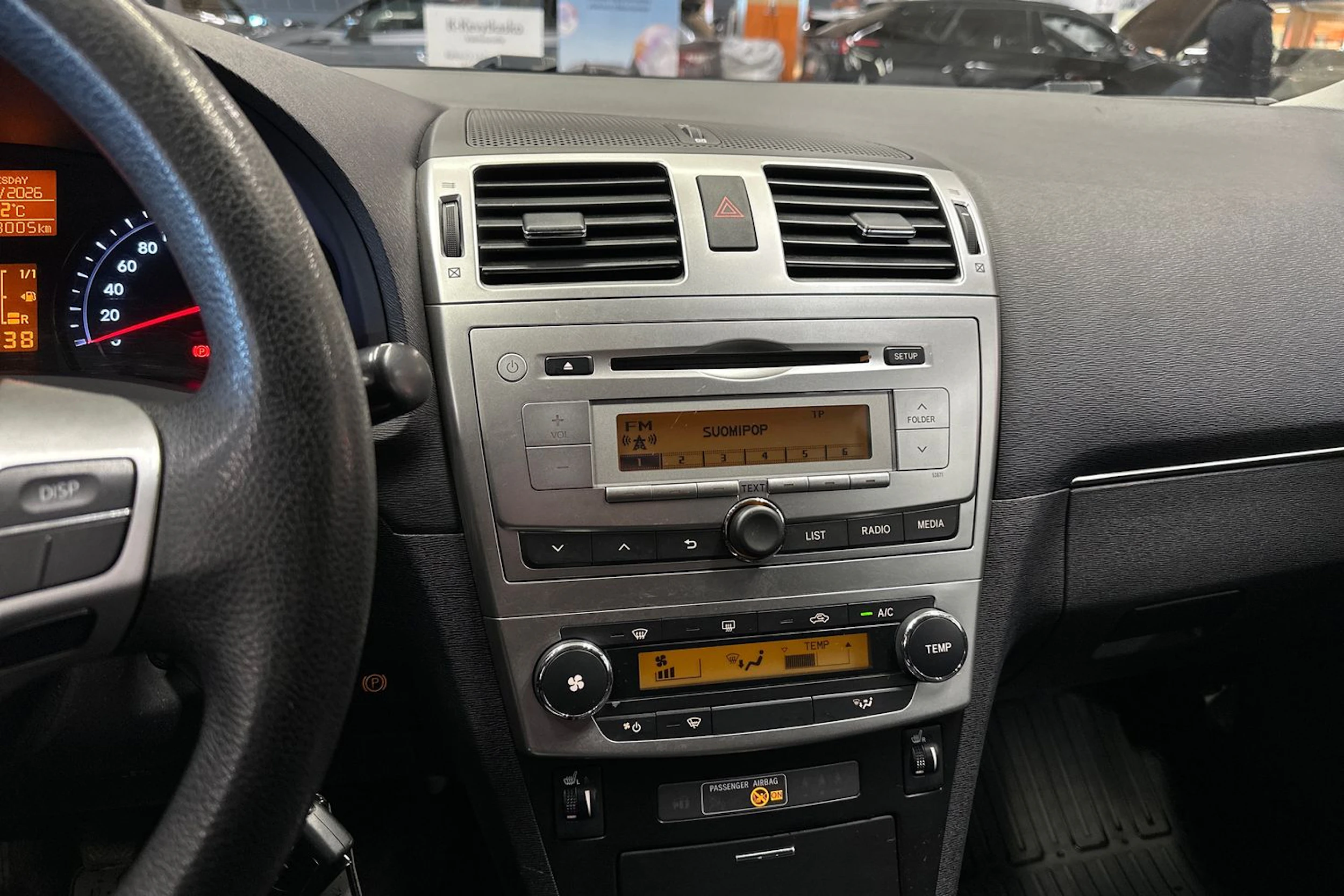 sininen Toyota Avensis 2015 kuva 12.