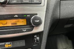 sininen Toyota Avensis 2015 kuva 13.