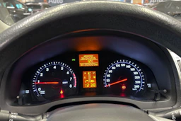 sininen Toyota Avensis 2015 kuva 14.