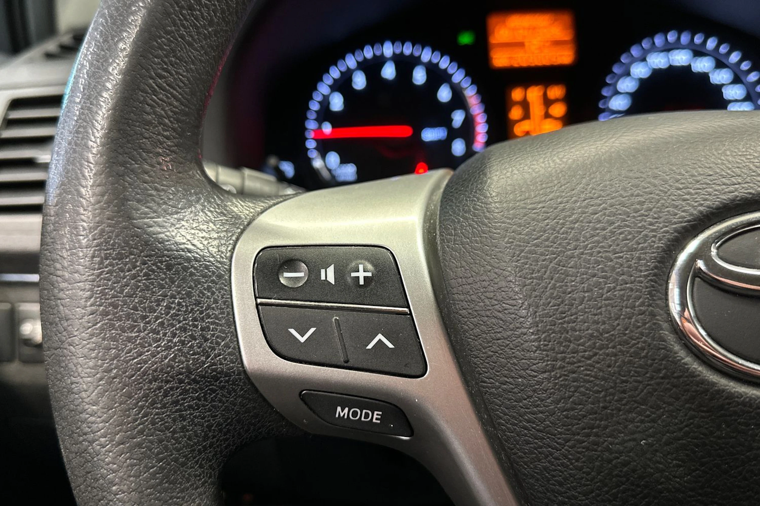 sininen Toyota Avensis 2015 kuva 15.