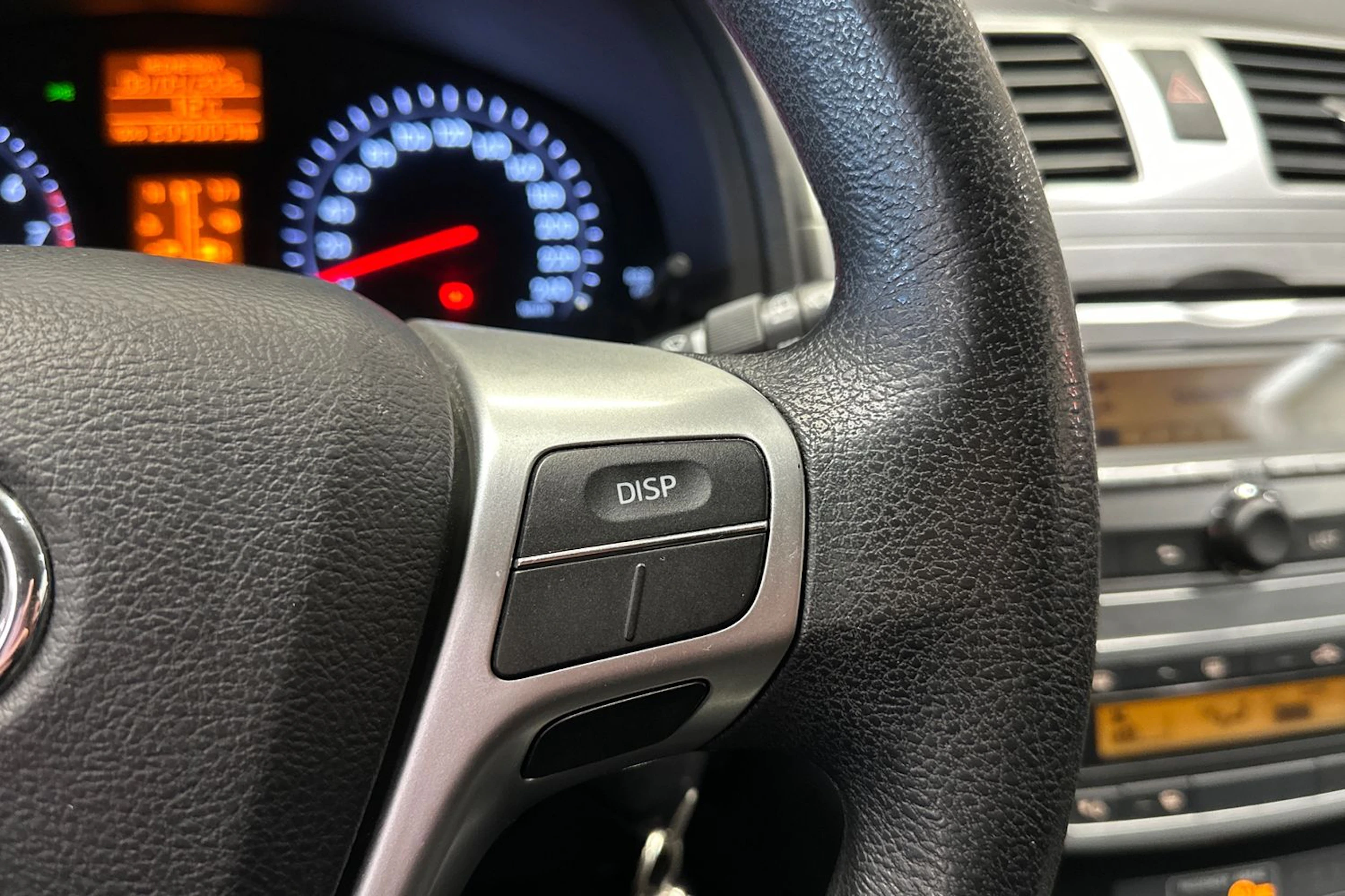 sininen Toyota Avensis 2015 kuva 16.