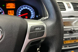 sininen Toyota Avensis 2015 kuva 16.