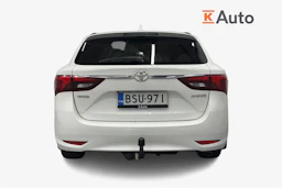 valkoinen Toyota Avensis 2016 kuva 4.