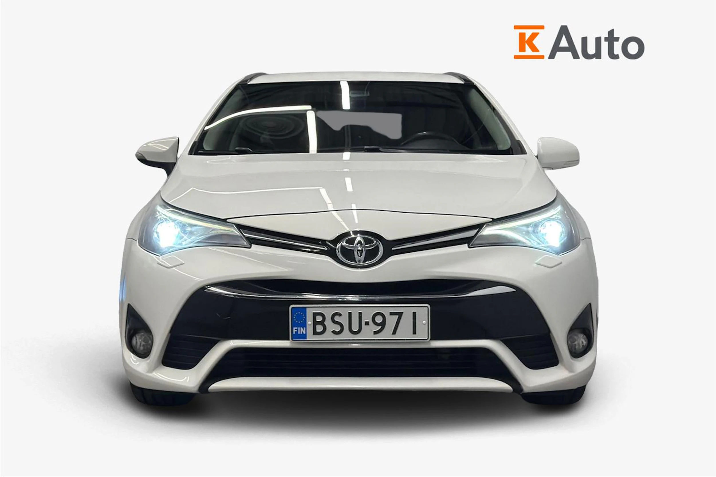 valkoinen Toyota Avensis 2016 kuva 5.
