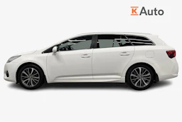 valkoinen Toyota Avensis 2016 kuva 7.