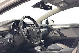 valkoinen Toyota Avensis 2016 kuva 8.