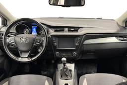 valkoinen Toyota Avensis 2016 kuva 9.