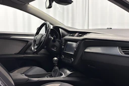 valkoinen Toyota Avensis 2016 kuva 16.