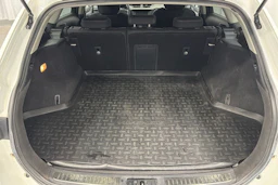 valkoinen Toyota Avensis 2016 kuva 17.