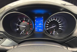 valkoinen Toyota Avensis 2016 kuva 19.