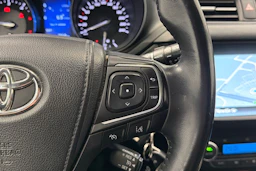 valkoinen Toyota Avensis 2016 kuva 21.