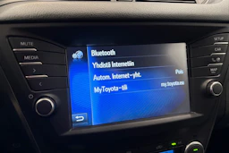 valkoinen Toyota Avensis 2016 kuva 23.