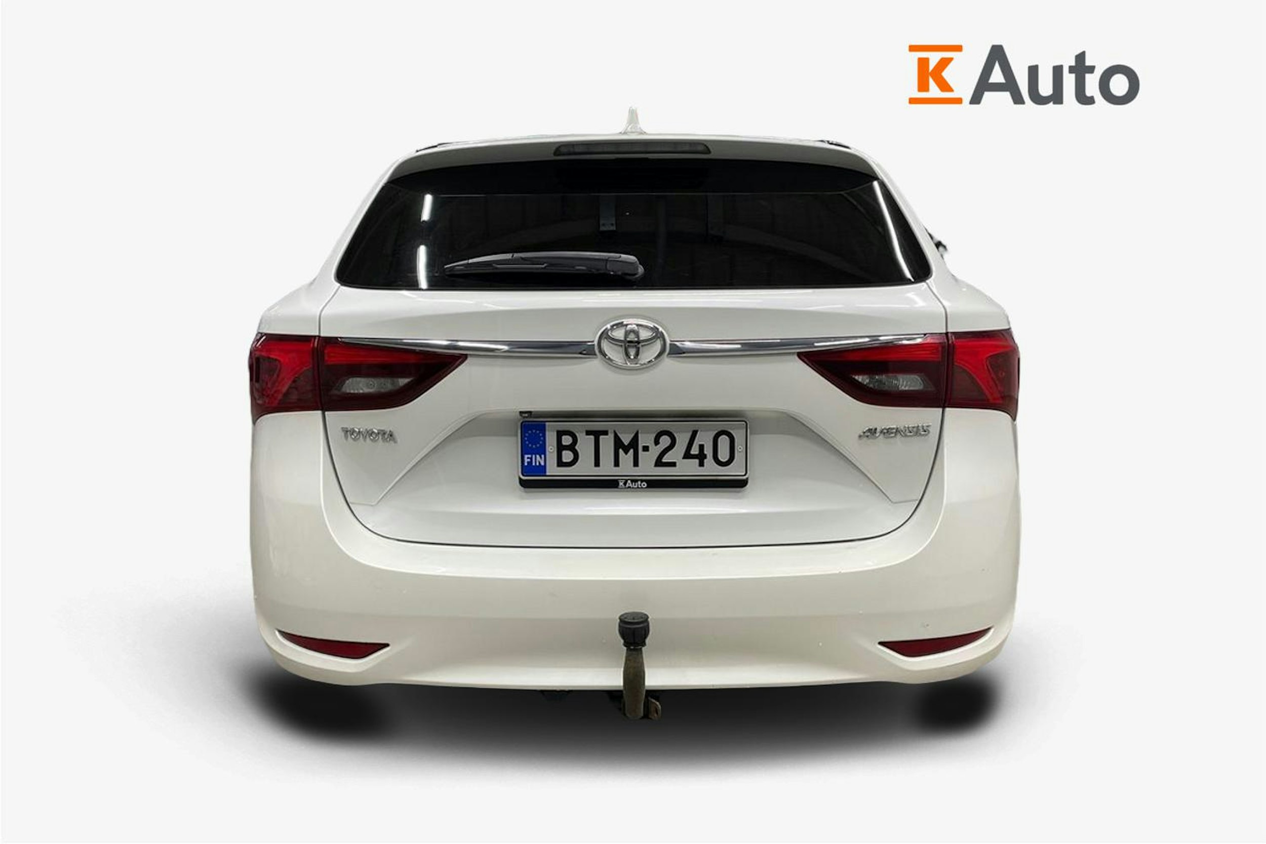 met. valkoinen Toyota Avensis 2016 kuva 3.