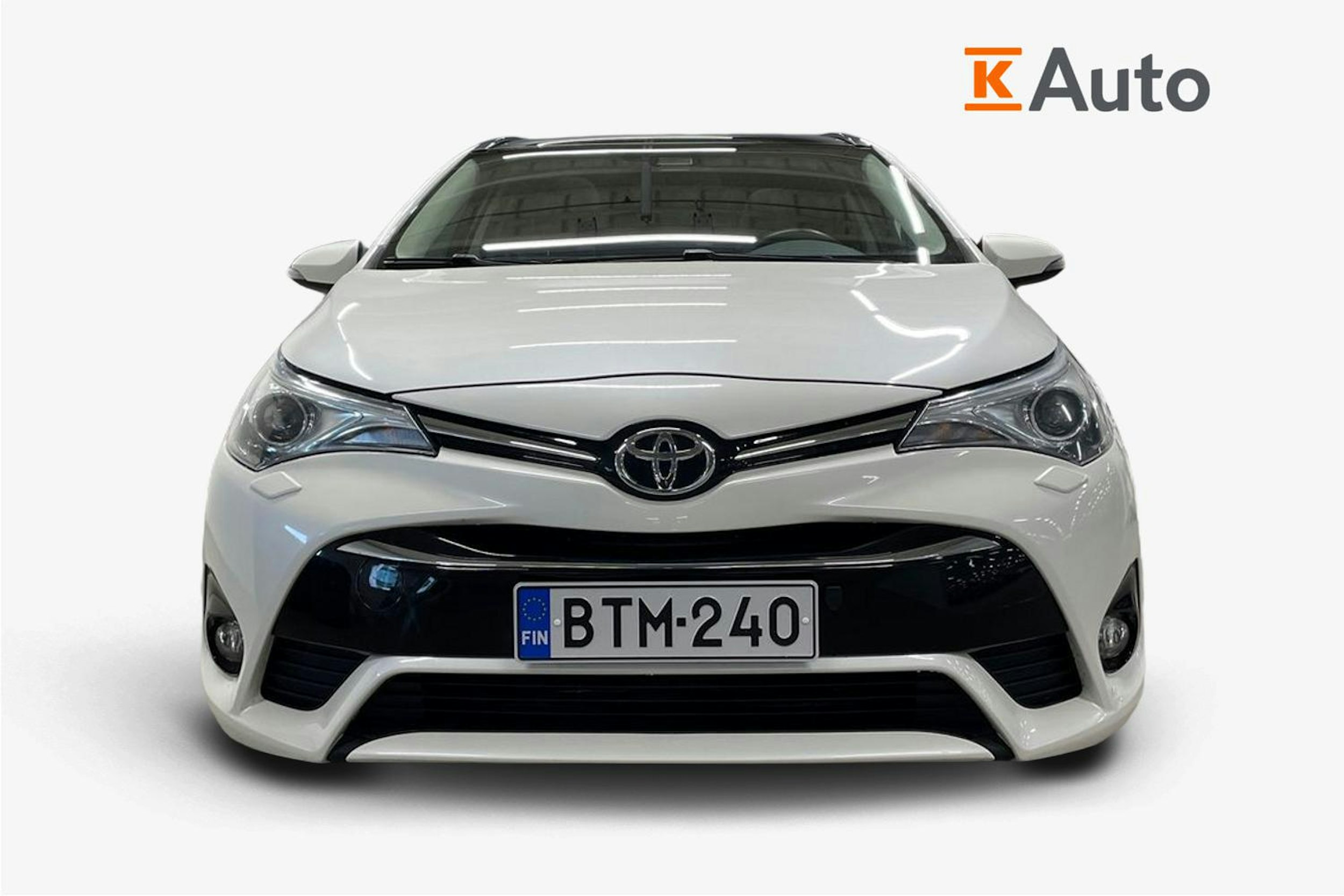 met. valkoinen Toyota Avensis 2016 kuva 5.