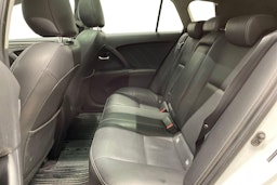 met. valkoinen Toyota Avensis 2016 kuva 10.