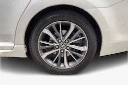 met. valkoinen Toyota Avensis 2016 kuva 11.
