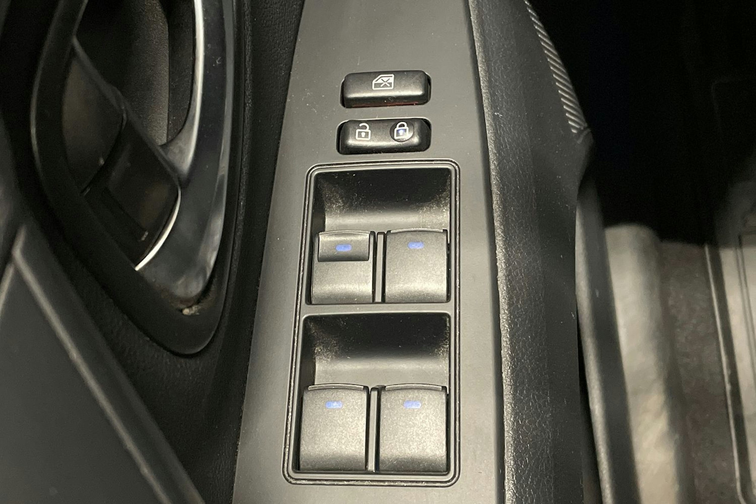 met. valkoinen Toyota Avensis 2016 kuva 20.
