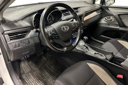 valkoinen Toyota Avensis 2016 kuva 3.