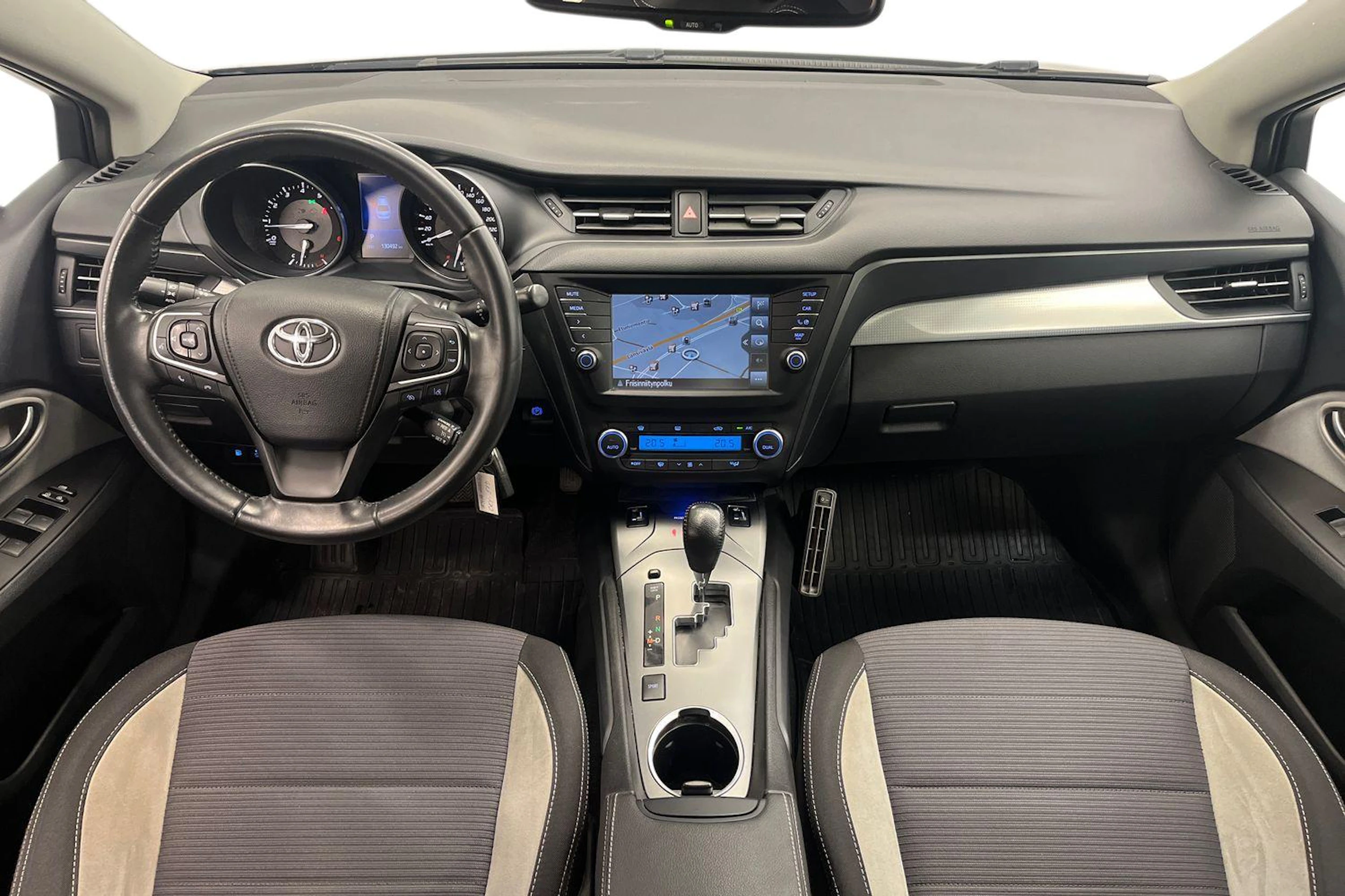harmaa Toyota Avensis 2016 kuva 7.