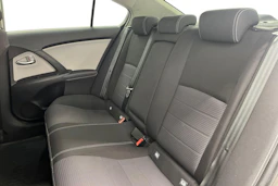 harmaa Toyota Avensis 2016 kuva 8.